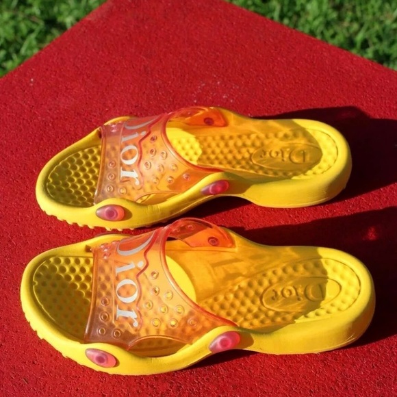 ⭐️SOLD⭐️Christian Dior pool slides - Picture 3 of 5